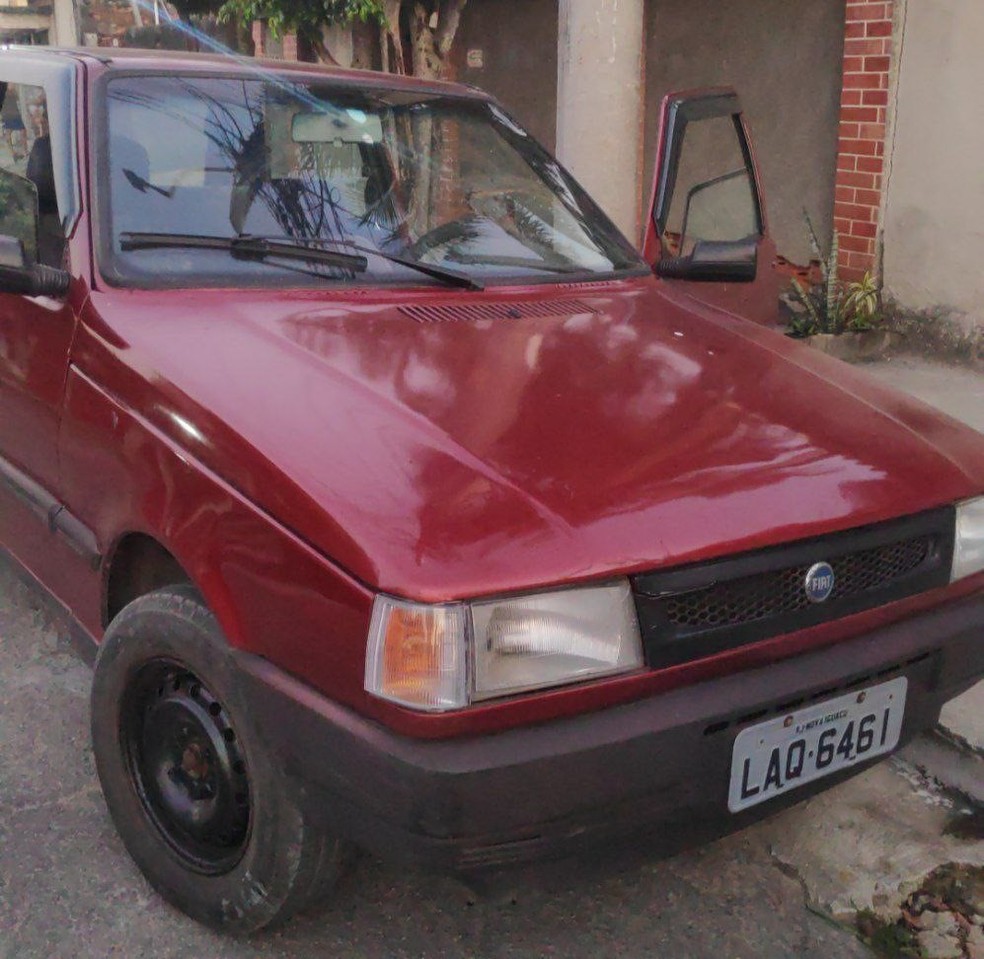 Carro usado pelos bandidos — Foto: Reprodução