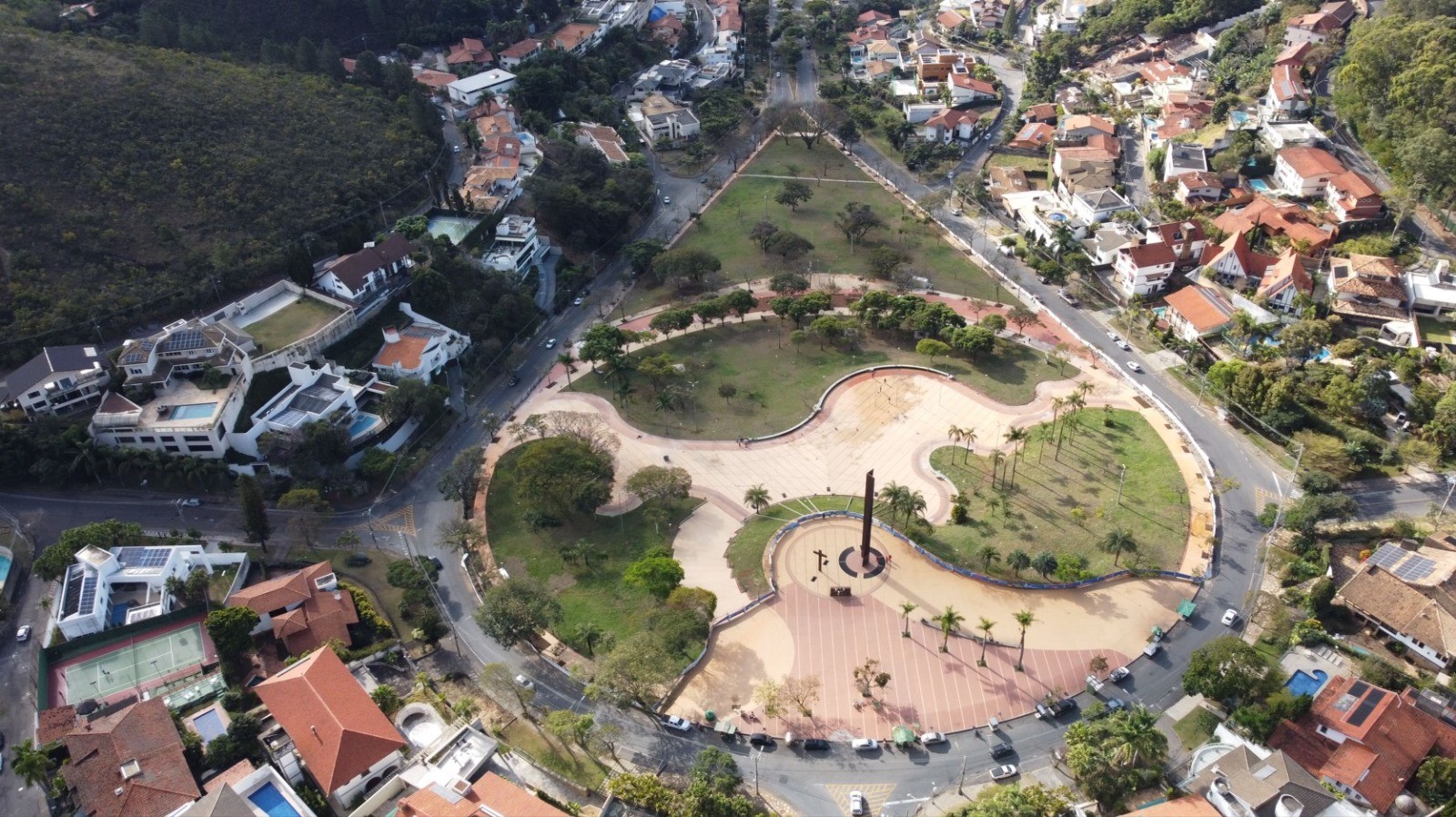 Após obras de R$ 12 milhões, Praça do Papa é reaberta em Belo Horizonte