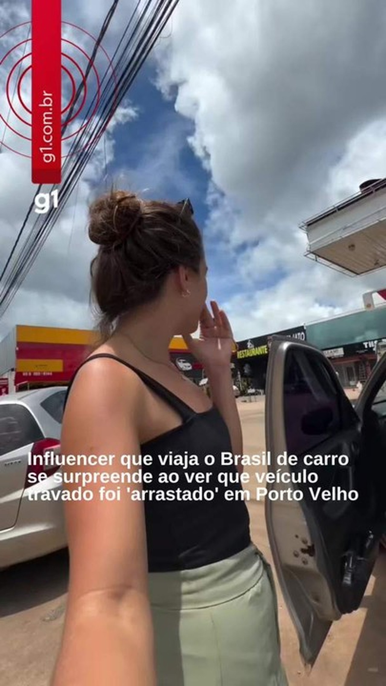Influencer que viaja o Brasil de carro se surpreende ao ver que veículo travado foi 'arrastado' do lugar em Porto Velho: 'Como veio parar aqui?'