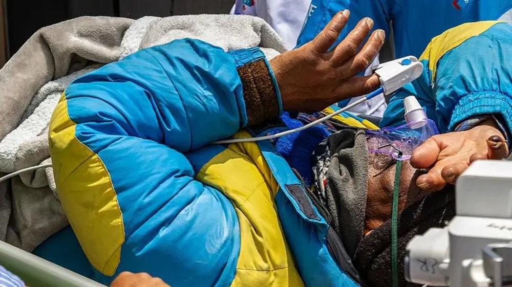 Guia nepalês sobrevive após passar seis dias isolado no Monte Everest