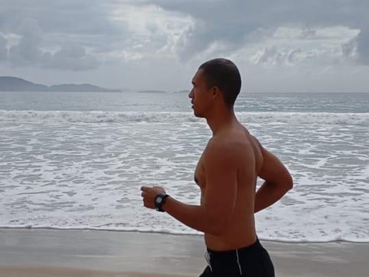 Bombeiro civil de 32 anos desaparece após cair no mar em Cabo Frio