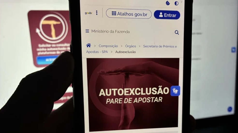 Plataforma de autoexclusão para apostadores foi lançada pelo governo federal em dezembro de 2025. Durante a Copa do Mundo, houve aumento no número de pessoas pedindo para se autoexcluírem de plataformas de apostas — Foto: BBC News Brasil
