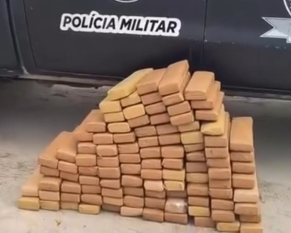 Idoso é preso com 105 kg de maconha dentro de carro na Praia do Francês, em Marechal Deodoro