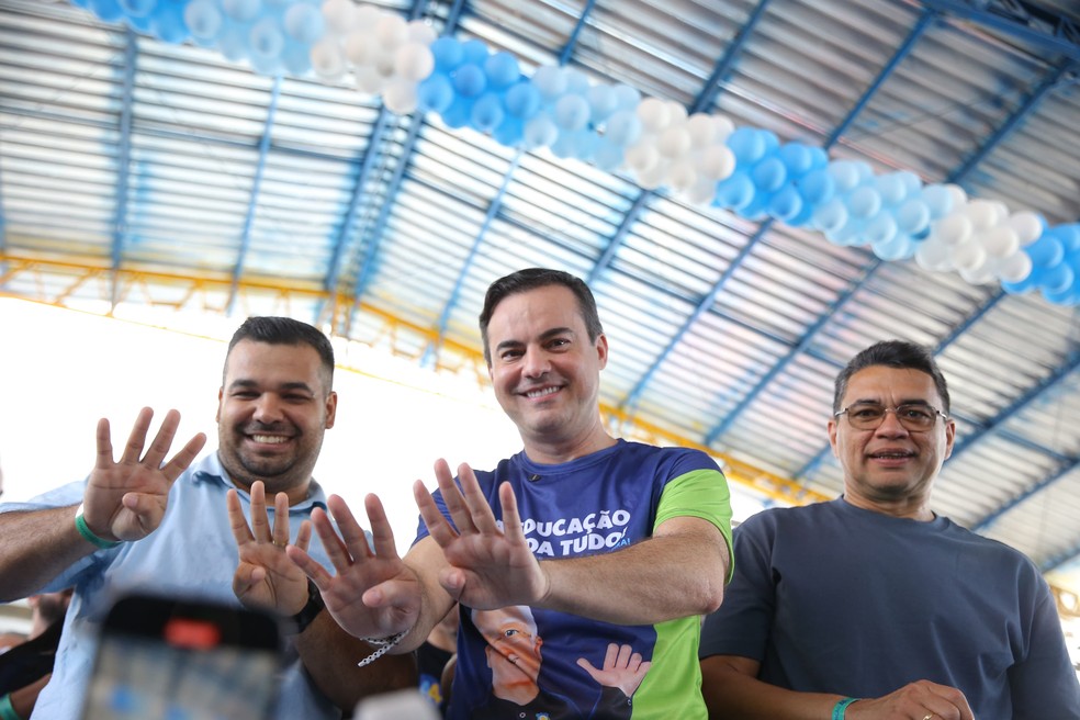 Capitão Wagner (ao centro) lança candidatura a prefeito de Fortaleza pelo União Brasil.  — Foto: Kid Junior/Sistema Verdes Mares (SVM)