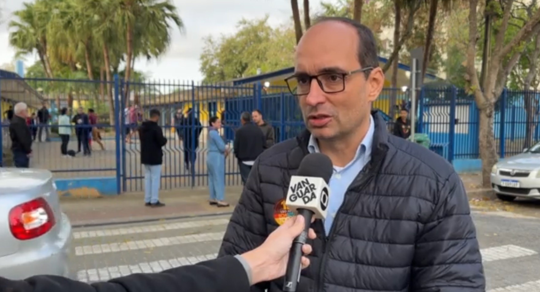 Campanha em escola, avaliação médica e fotos: veja como foi a quarta-feira dos candidatos à Prefeitura de São José dos Campos, SP