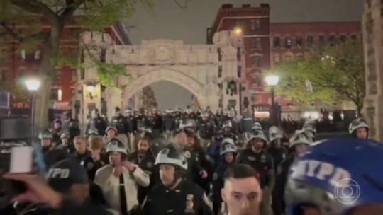 Polícia de Nova York retira manifestantes que ocupavam a Universidade de Columbia - Programa: Jornal Nacional 