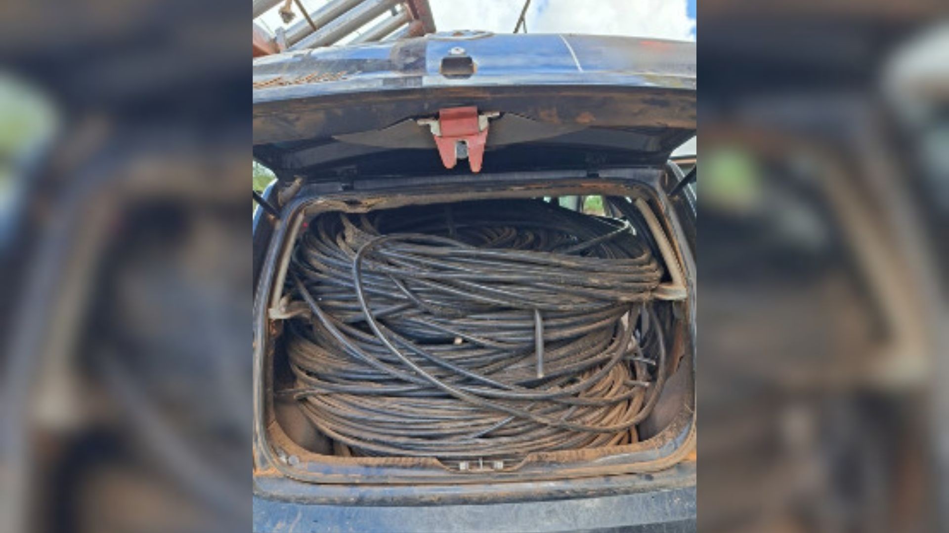 Casal é preso com 300 quilos de cobre furtados em Coromandel após fingir ser de telefonia