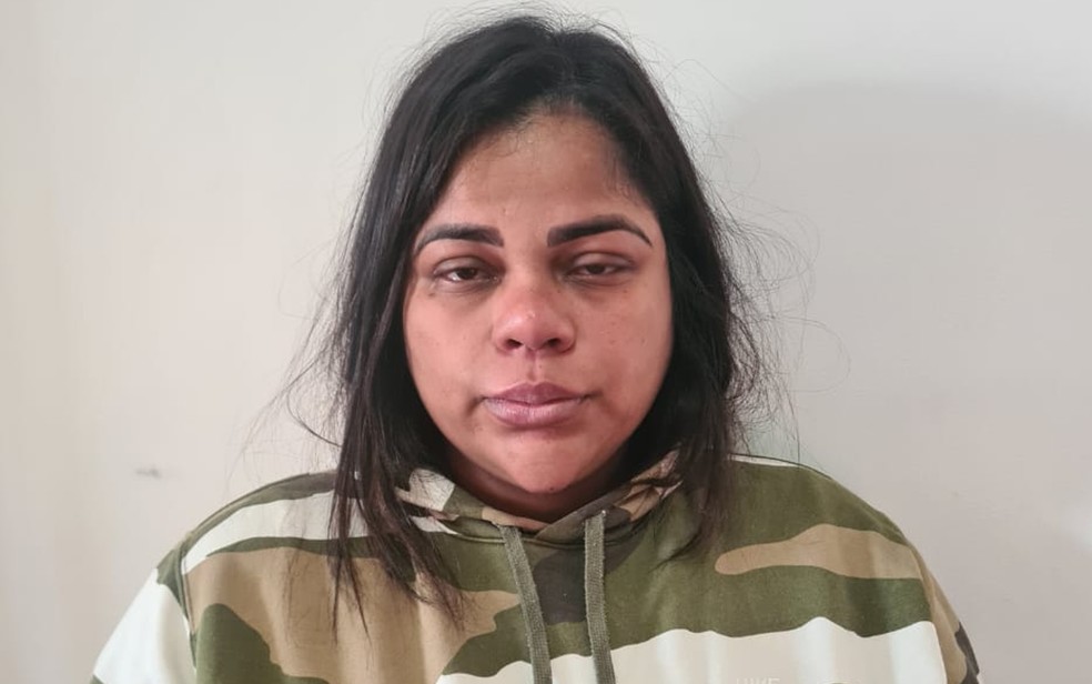 Karina Jéssica Souza, de 34 anos, é investigada por se passar por esteticista para fazer procedimentos estéticos em Goiânia  — Foto: Divulgação/Polícia Civil