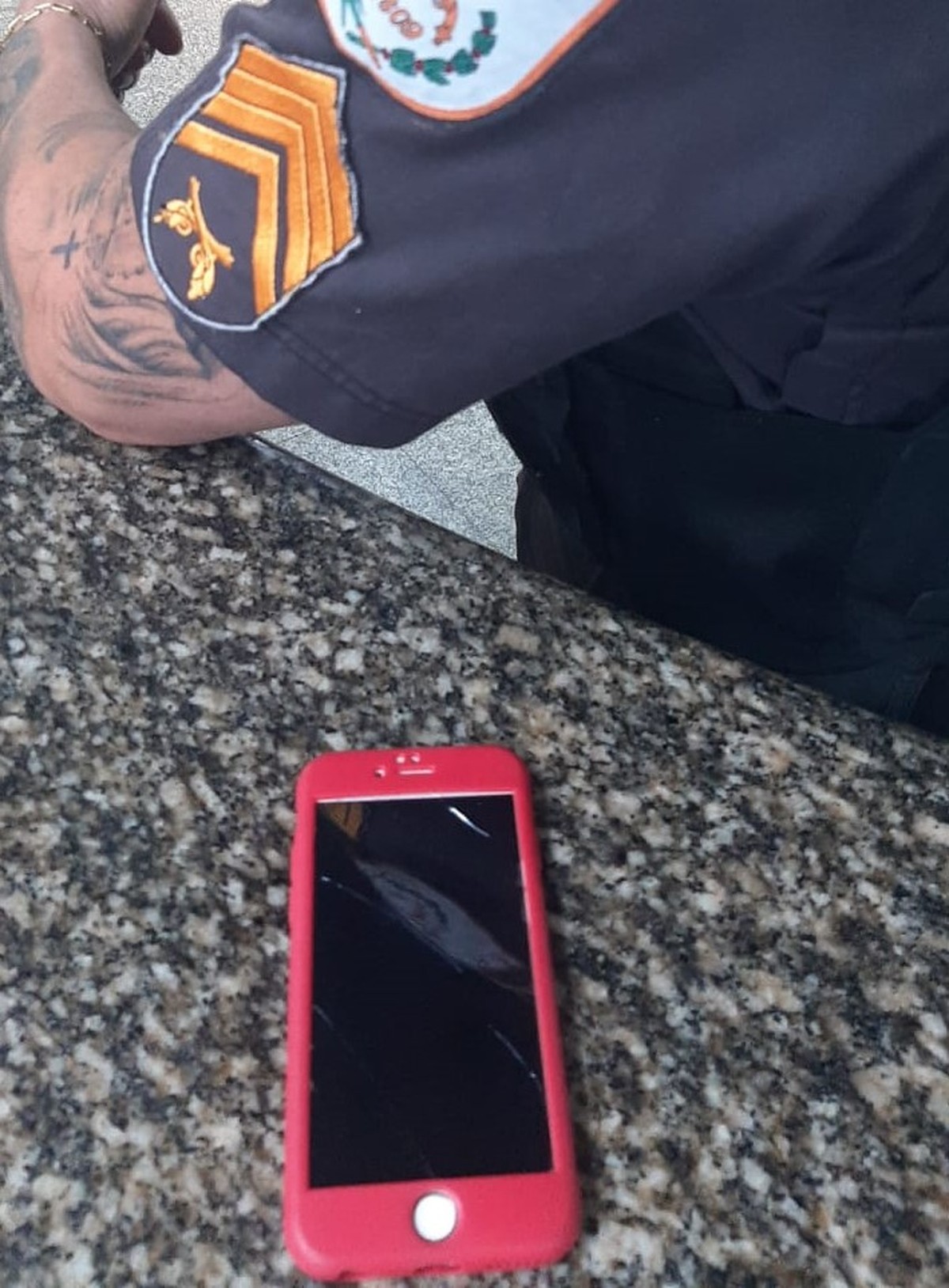 Mulher é autuada após cobrar R$ 400 para devolver celular perdido à ...