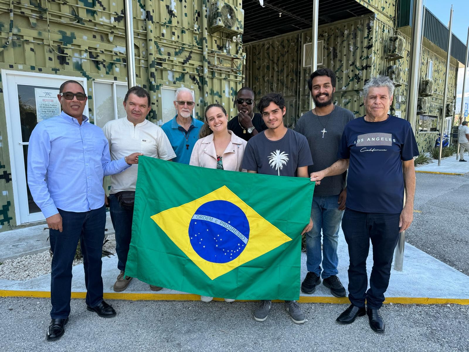 Operação do Brasil retira 7 brasileiros e 1 alemã do Haiti com helicóptero; país vive crise de violência