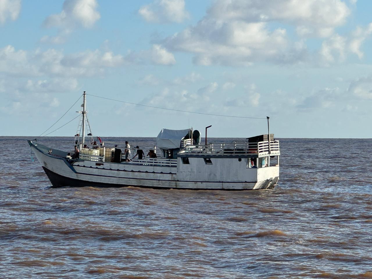 Embarcação do Suriname com produtos irregulares é apreendida no Pará
