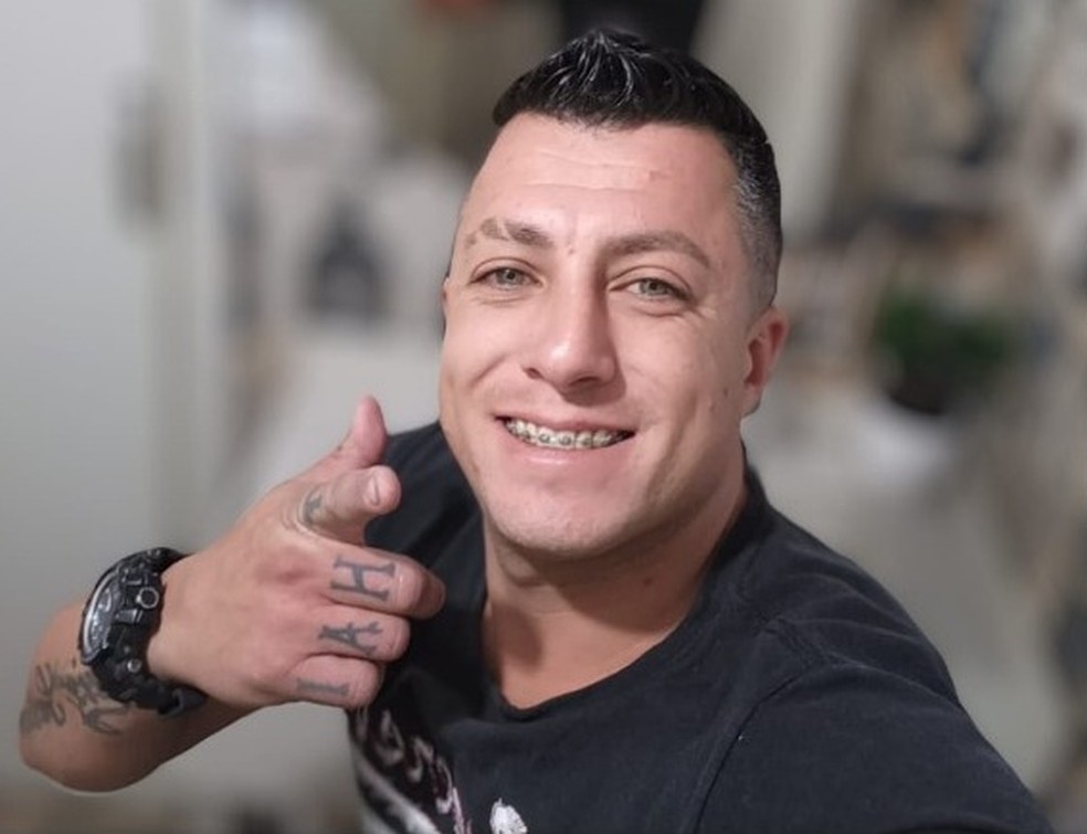 Alexandre Porto Feliciano morreu ao ser golpeado por facadas pelas costas — Foto: Redes sociais/Divulgação