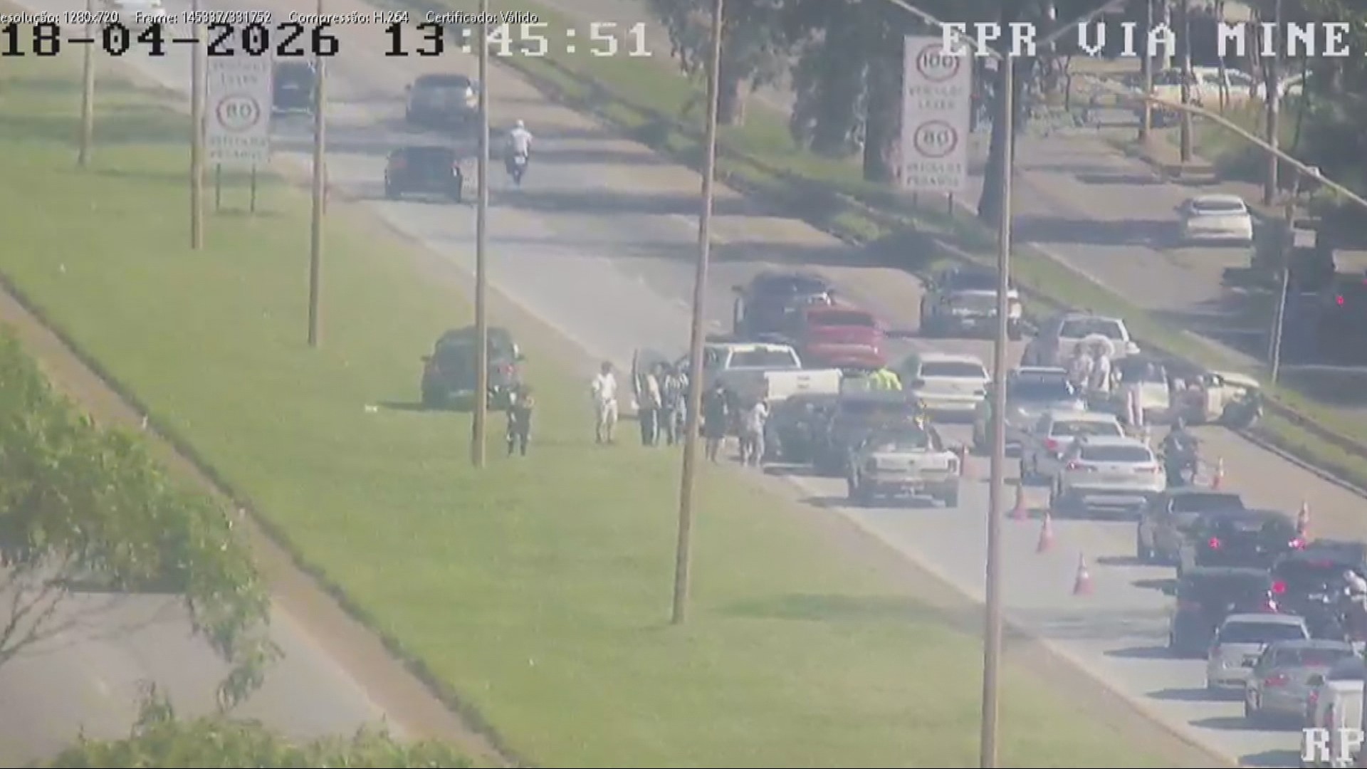 Criança fica ferida em engavetamento com cinco veículos na BR-040, em Nova Lima