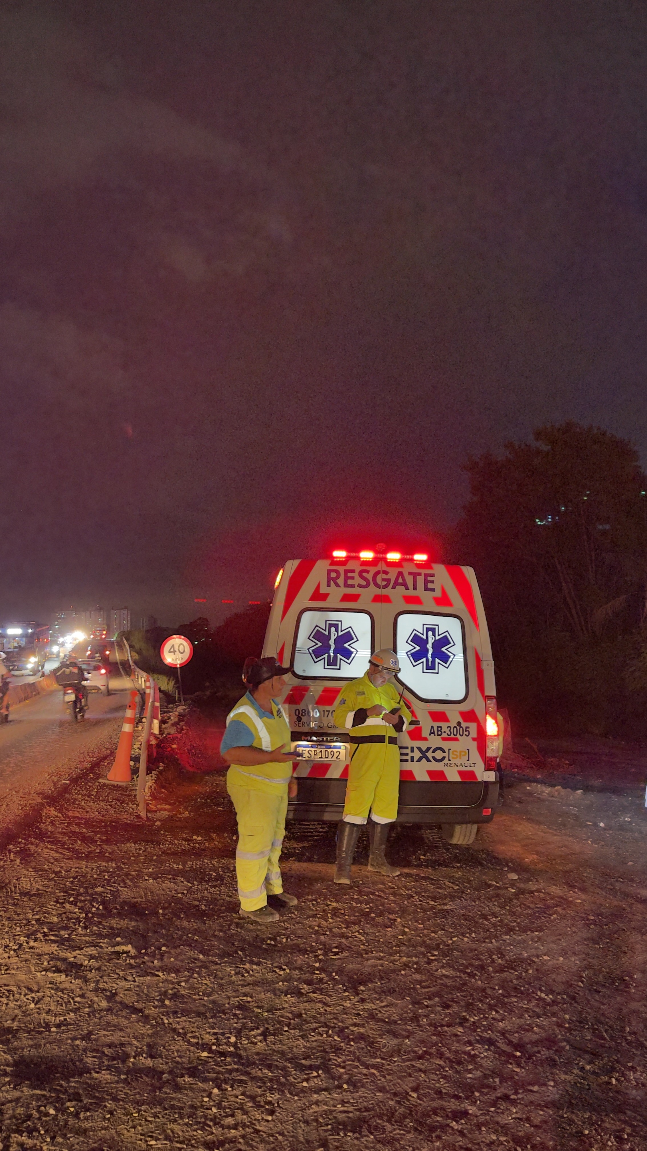 Jovem morre após cair de garupa de moto e ser atropelada por carreta na Rodovia Geraldo de Barros em Piracicaba