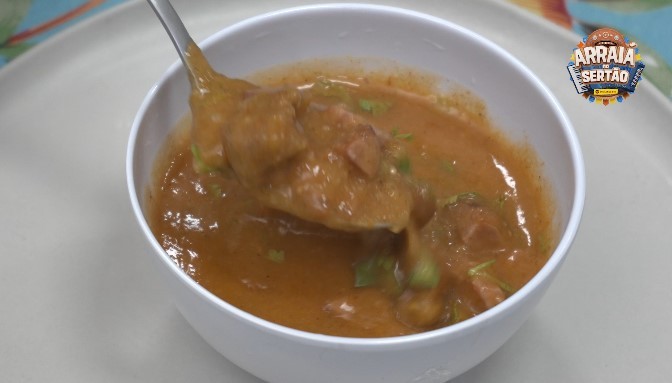 Concurso de culinária junina: aprenda a fazer um caldo de carne com macaxeira 