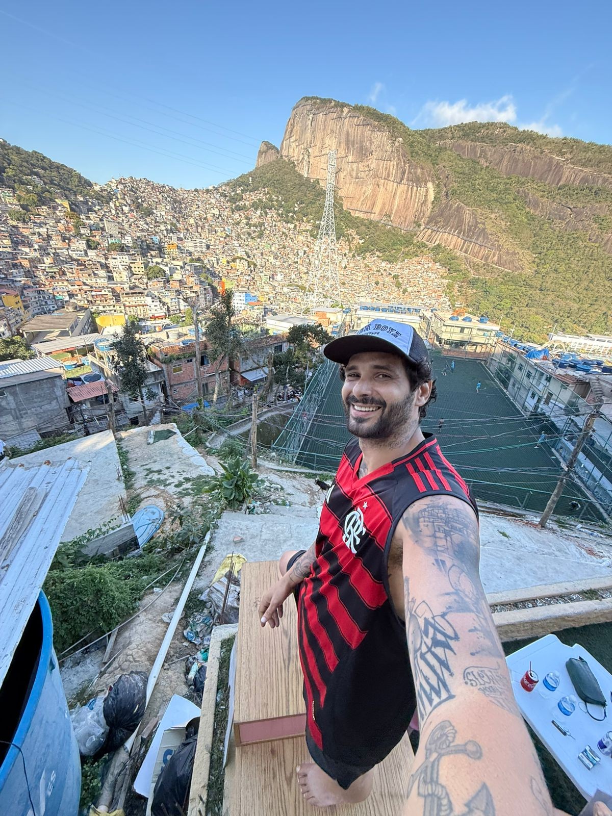 'Influência de cria': como Rocky atraiu milhões de seguidores ao contar com humor como é viver na Rocinha
