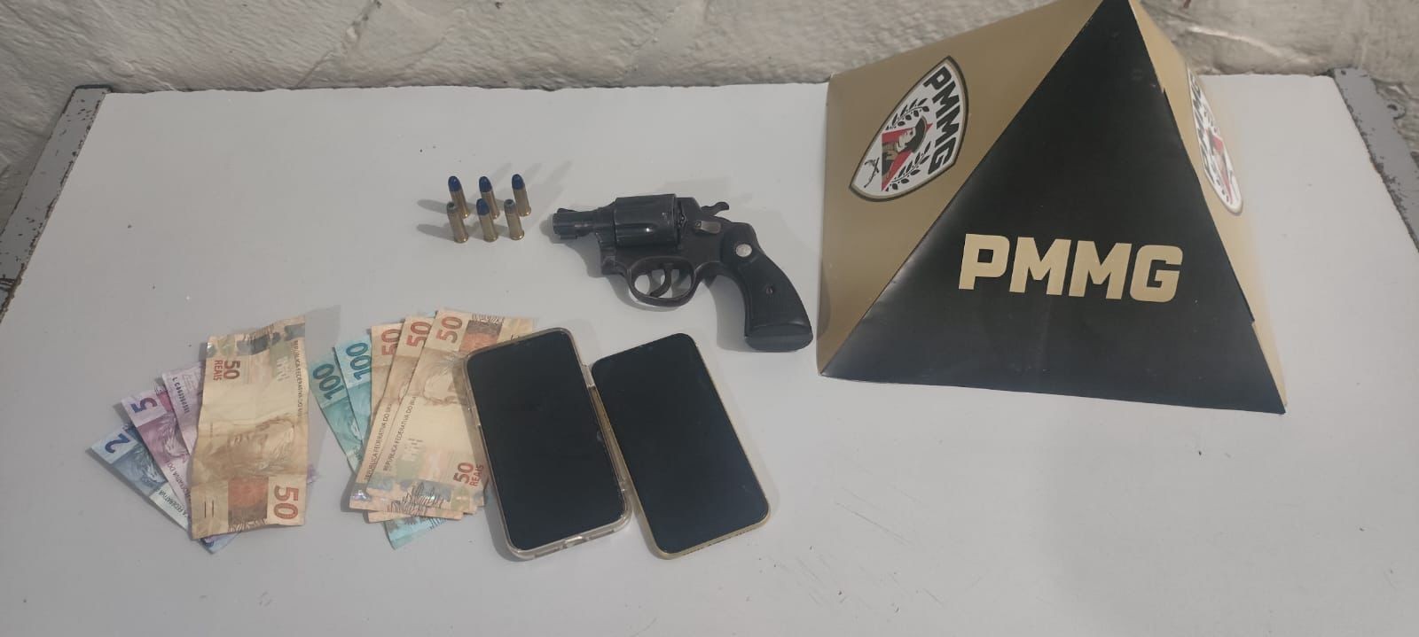 Operação de combate a homicídios termina com dois jovens presos e apreensão de arma em Montes Claros