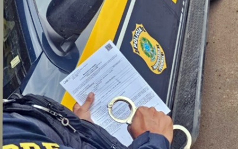 Homem foragido do Estado da Bahia por estupro de vulnerável é preso na Rodovia Fernão Dias, no Sul de MG — Foto: Polícia Rodoviária Federal