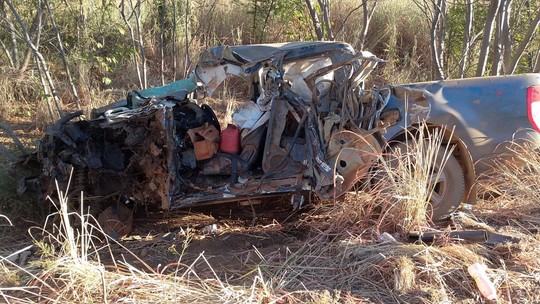 Motorista de caminhonete morre após batida com ônibus na MGC-122, em Janaúba - Foto: (Corpo de Bombeiros/ Divulgação)