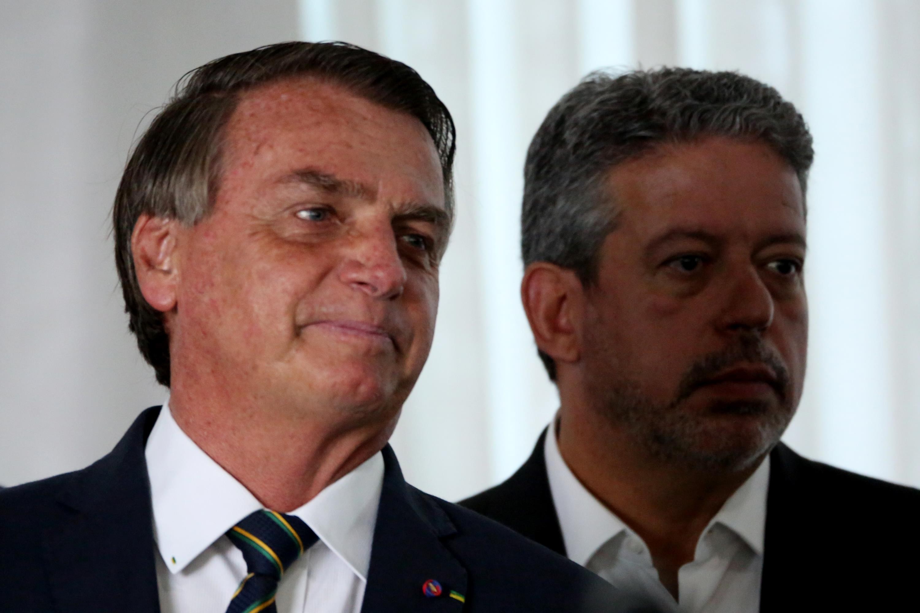 Bolsonaro pede a Moraes autorização para receber visita de Arthur Lira