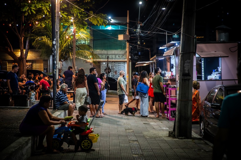 Empreendimentos gastronômicos acumulam filas nas praças de Fortaleza. — Foto: Ismael Soares/SVM