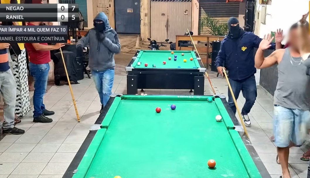 VÍDEO: assalto interrompe partida de desafio de sinuca transmitida ao vivo em bar na Zona Sul de SP