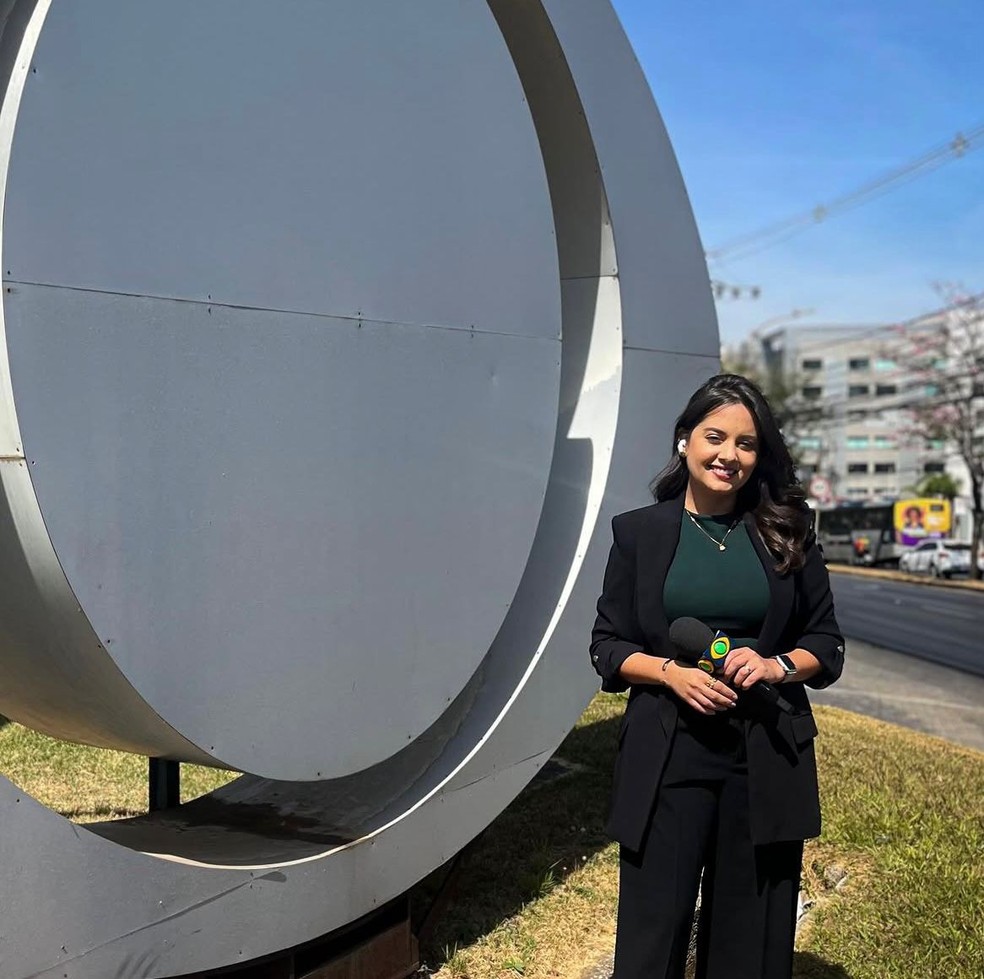 Alice Ribeiro, repórter da Band Minas que estava no carro envolvido no acidente desta quarta-feira (15). — Foto: Reprodução/Redes Sociais