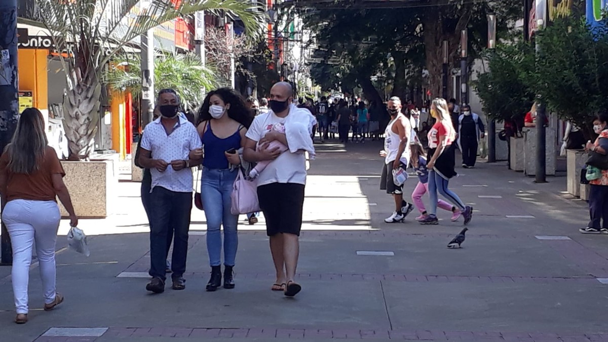 Horário especial do comércio de Presidente Prudente tem lojas abertas