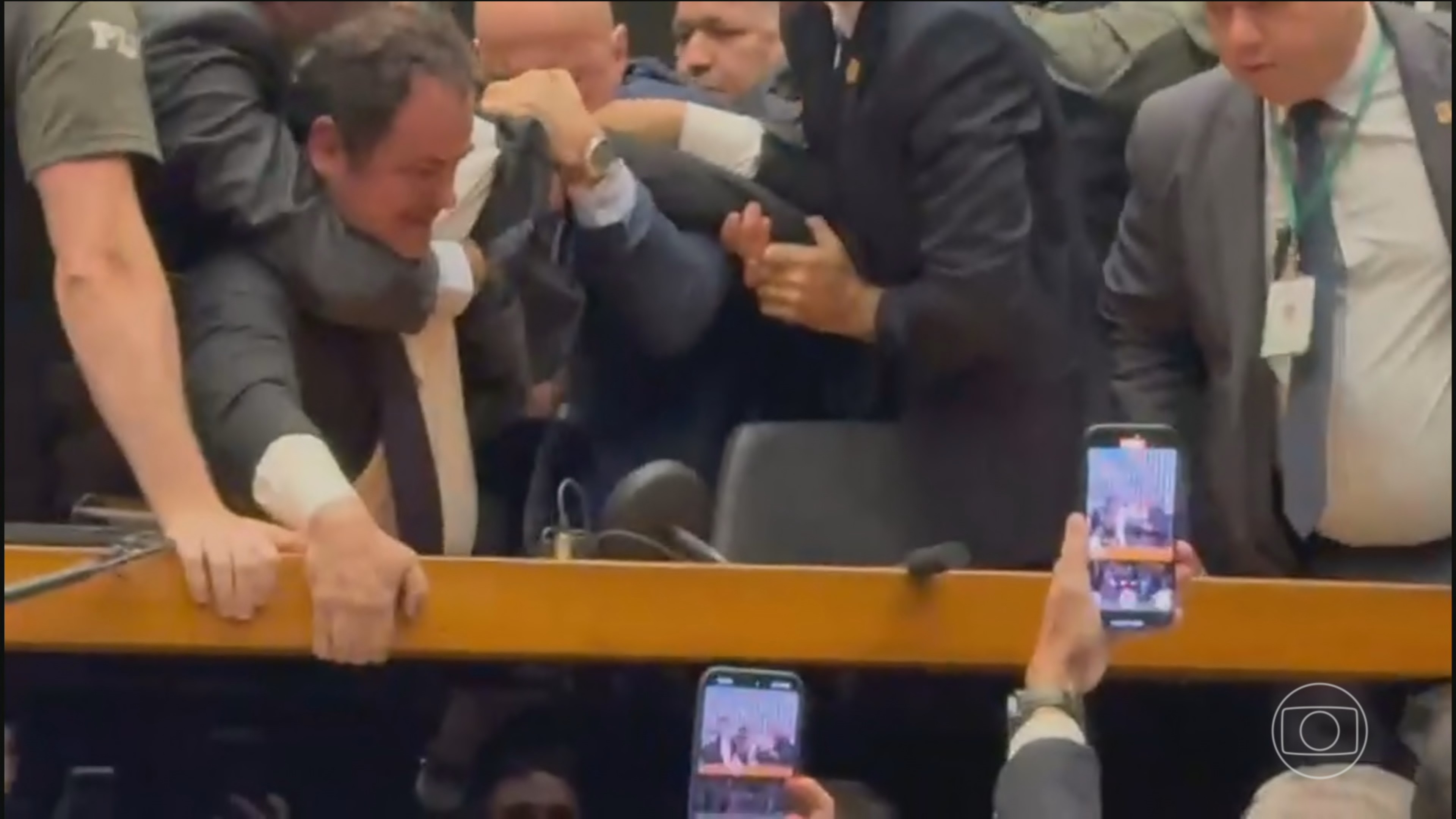 Câmara suspende por seis meses deputado Glauber Braga; deputado era alvo de processo de cassação