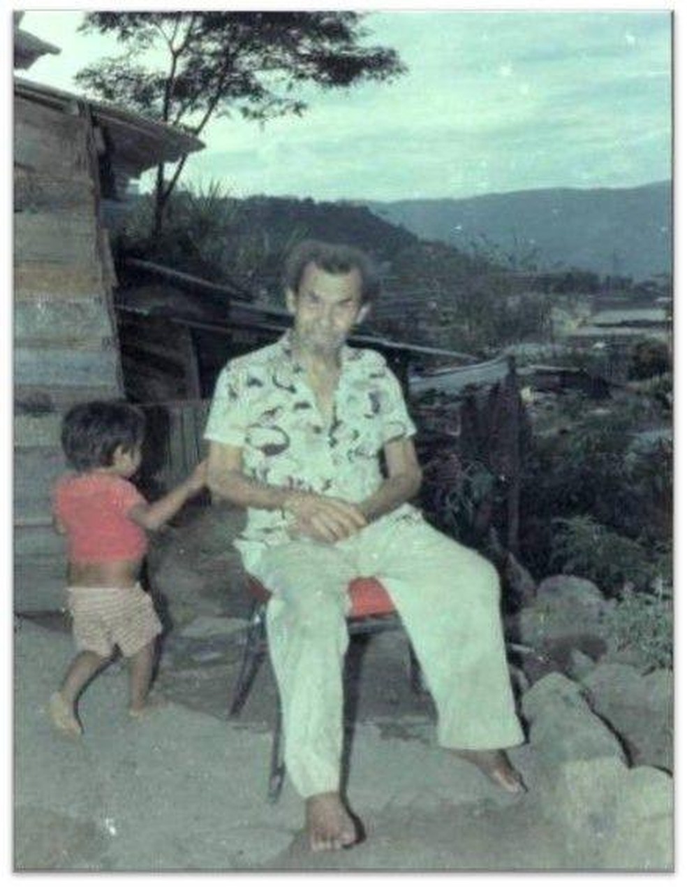 O avô Josefito foi a primeira experiência que Albeiro teve cuidando de um idoso, aos 6 anos — Foto: Fundação Albeiro Vargas