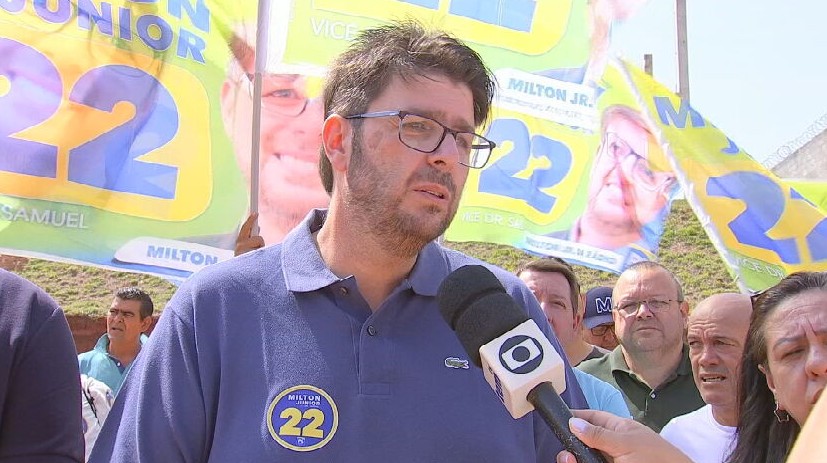 Candidato à Prefeitura de Itapetininga, Milton Júnior da Rádio visita a Vila Arruda e promete melhorias no asfalto, iluminação e no escoamento de água