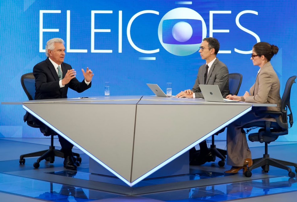 Ronaldo Caiado é entrevistado por Tralli e Renata — Foto: Globo/Manoella Mello