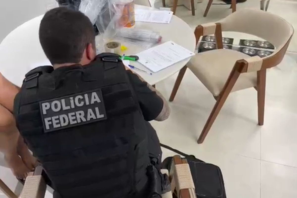 PF investiga grupo que mantinha laboratório de fabricação de notas falsas no litoral de SP