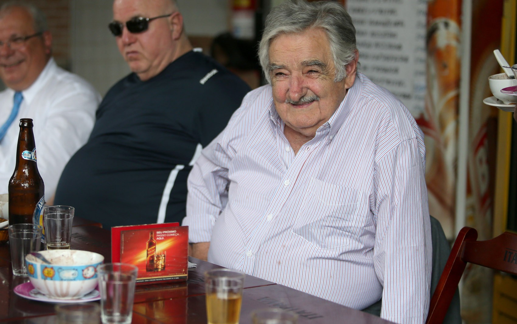 Cerveja e feijoada no bar, aplausos em anfiteatro lotado na Uerj: relembre momentos de Mujica no Rio