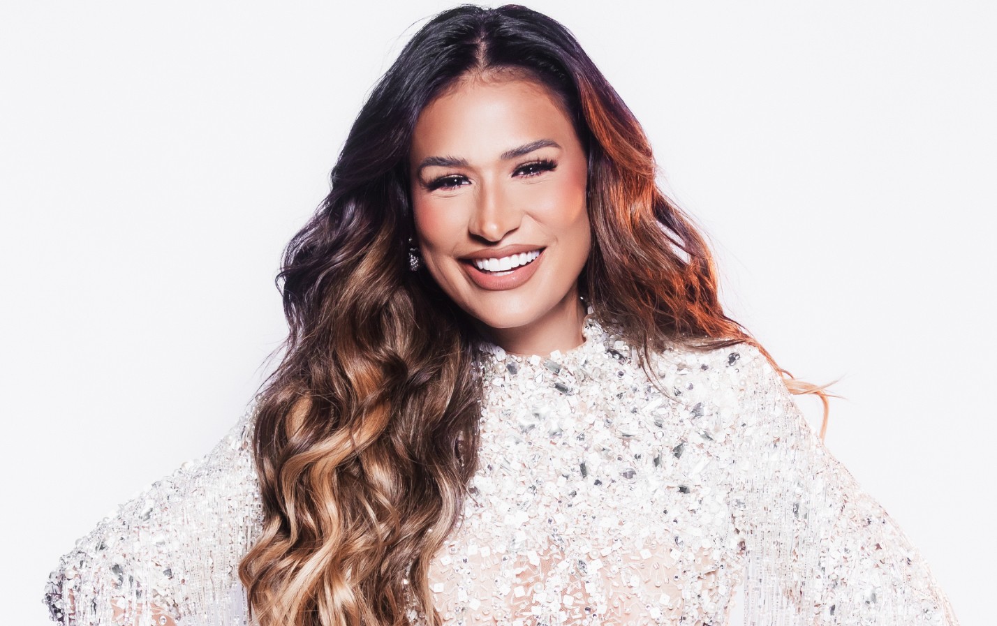 Simone Mendes junta ídolos sertanejos dos anos 1990 na gravação ao vivo do álbum audiovisual 'Minhas memórias'