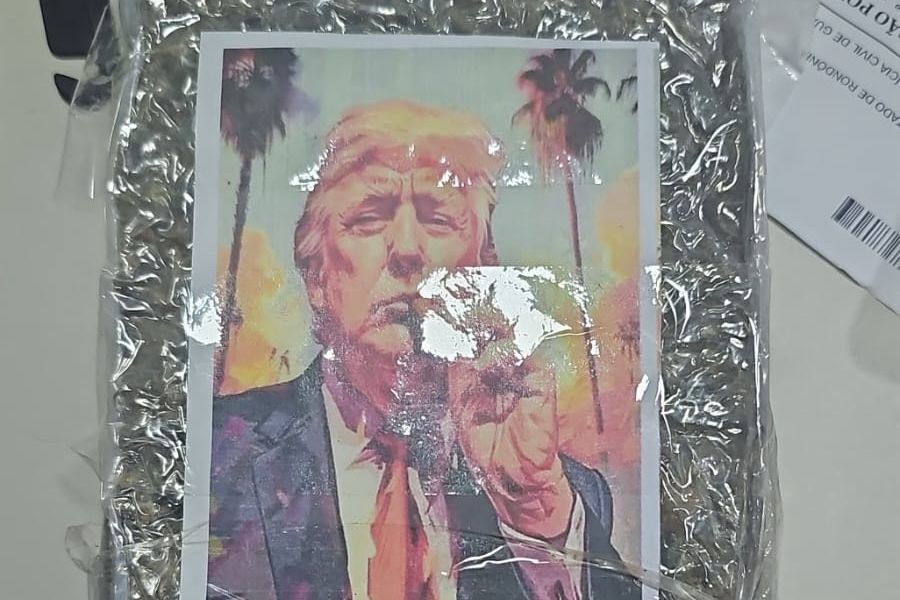 Drogas embaladas com imagem de Trump são apreendidas em RO