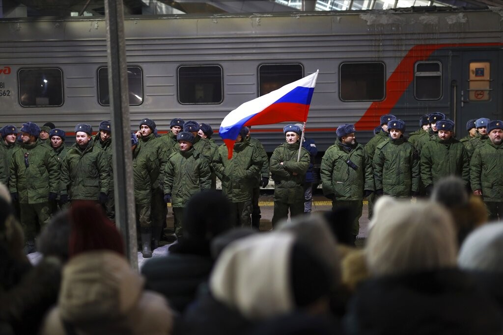 Rússia vai aumentar produção de mísseis e recrutar 300 mil novos soldados para guerra na Ucrânia, afirma Zelensky