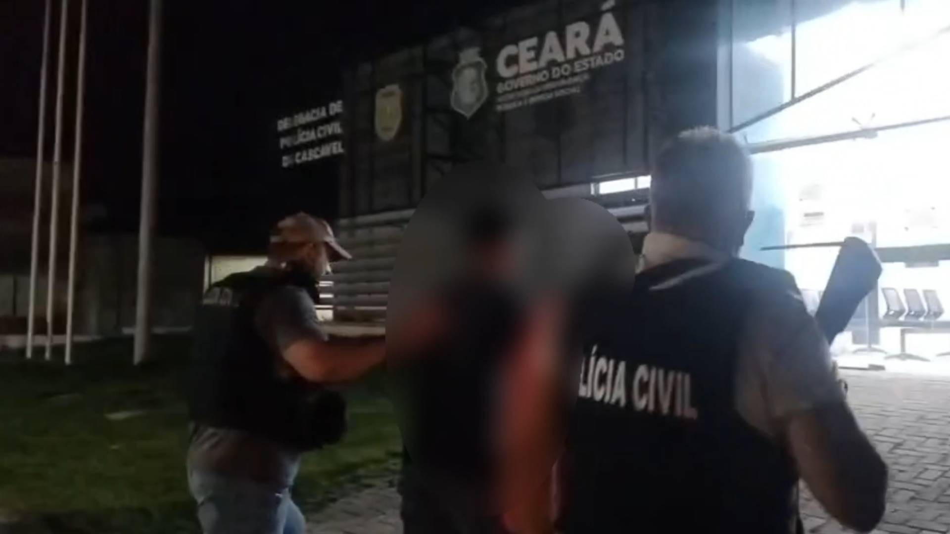 Pai e filho suspeitos de integrar organização criminosa são presos por ameaçar testemunha de roubo
