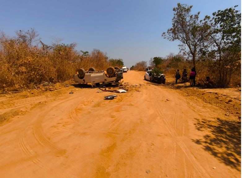 Batida entre dois veículos em Uruana de Minas causa a morte de três pessoas; uma criança de dois anos está entre as vítimas