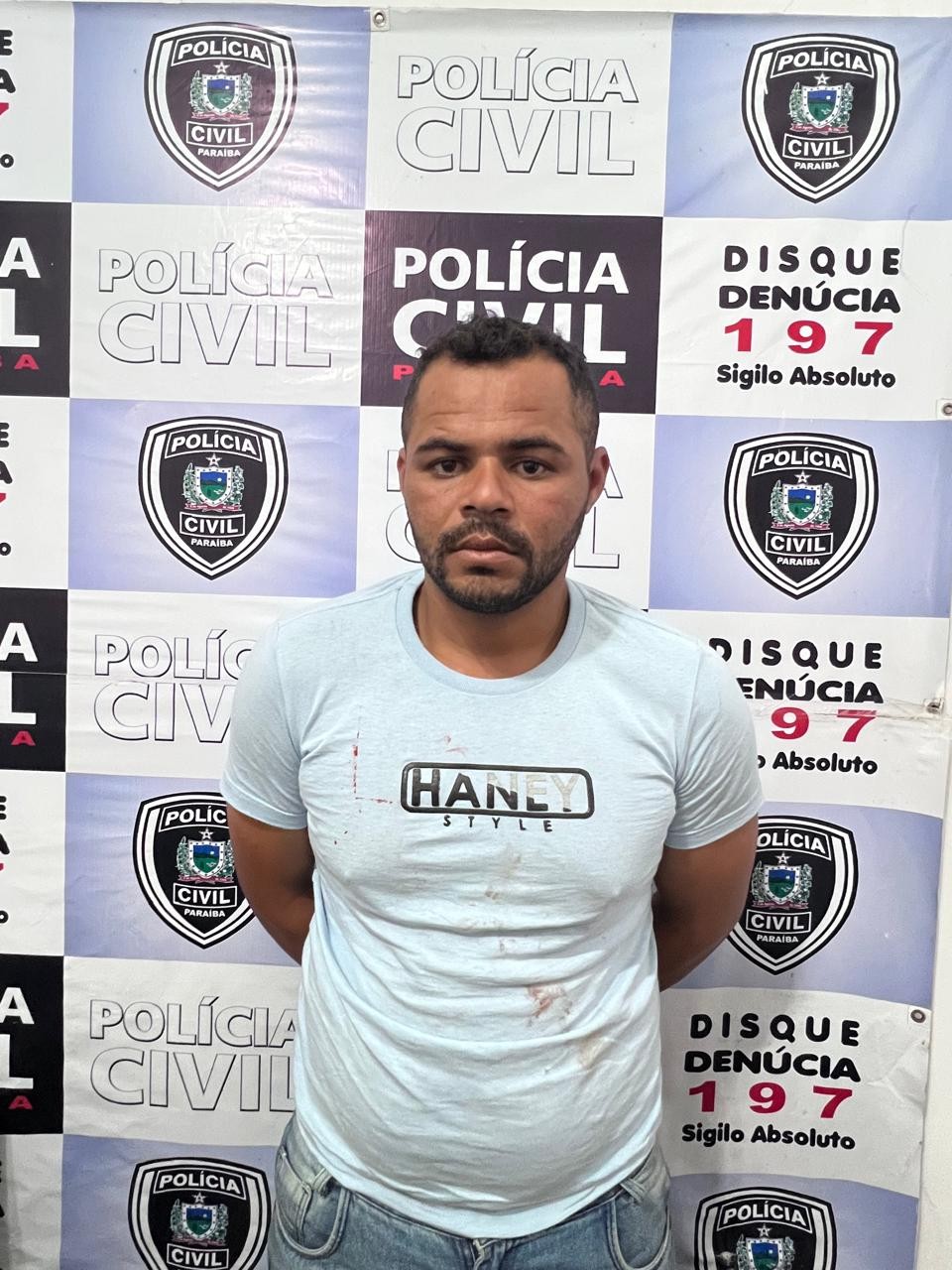 Homem é preso suspeito de matar ex-namorada após chamá-la em palco de festa, na PB