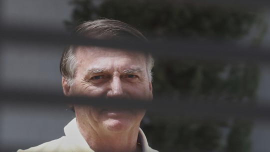 Bastidores: Bolsonaro vê favas contadas no STF e teme onde será prisão; aliados comparam caso a Collor e já discutem domiciliar - A aliados, ex-presidente questiona se será enviado ao Complexo da Papuda por suas condições de saúde e advogados comparam situação com a de Fernando Collor. No STF, ministros traçam linha sobre anistia e veem coalizão oportunista entre Centrão e bolsonarismo.