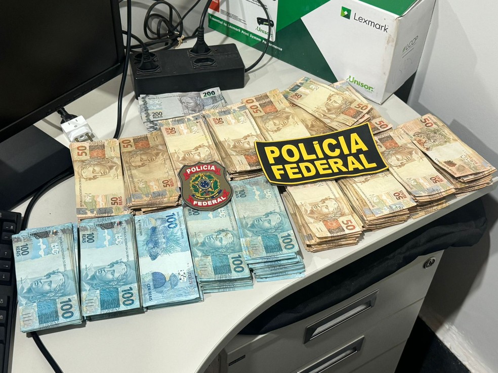 Dinheiro apreendido seria usado para compra de votos, segundo a polcia.  Foto: Polcia Federal/divulgao