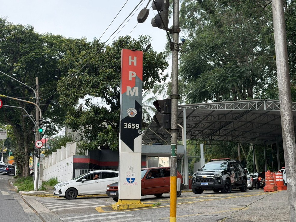 Tenente-coronel fez exame de corpo delito no Hospital da PM antes de ir para Presídio Militar Romão Gomes — Foto: Abraão Cruz/TV Globo