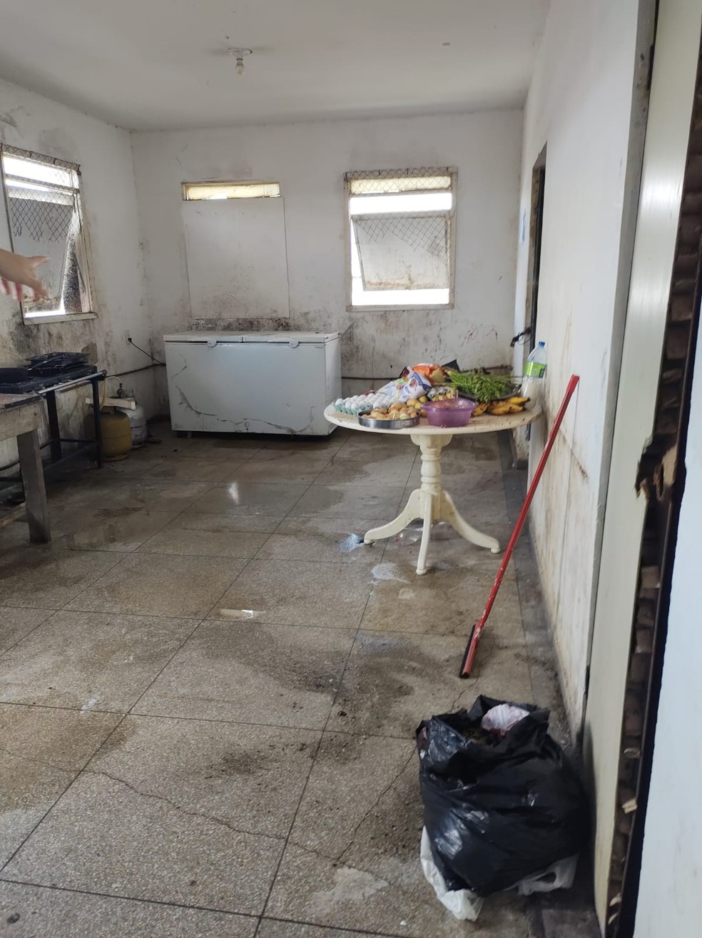 Situação do abrigo warao no Centro de João Pessoa — Foto: Associação dos Defensores da Cidadania