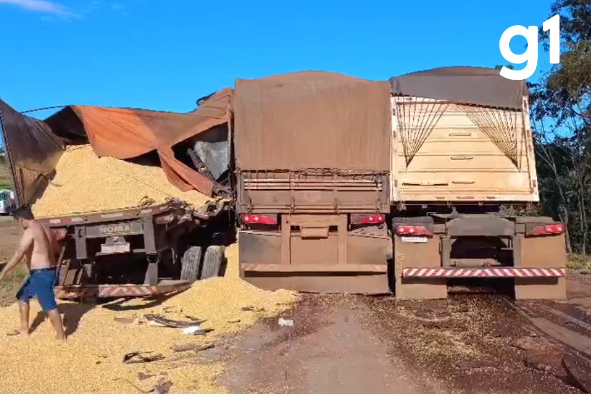 Acidente envolvendo 6 carretas deixa motorista morto na BR-364 em MT; vídeo