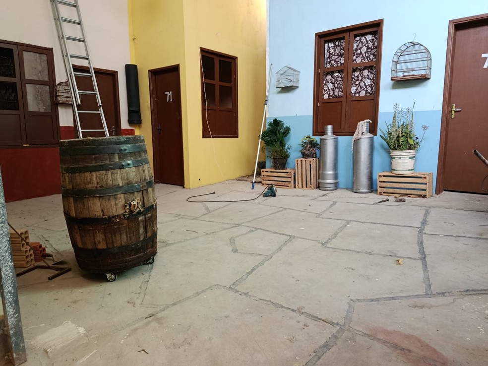 O espaço escolhido foi o quintal da primeira casa construída por Lucas e o pai, o pedreiro José Irineu Pereira Gomes, de 57 anos. — Foto: Arquivo Pessoal/Lucas Ferreira Gomes