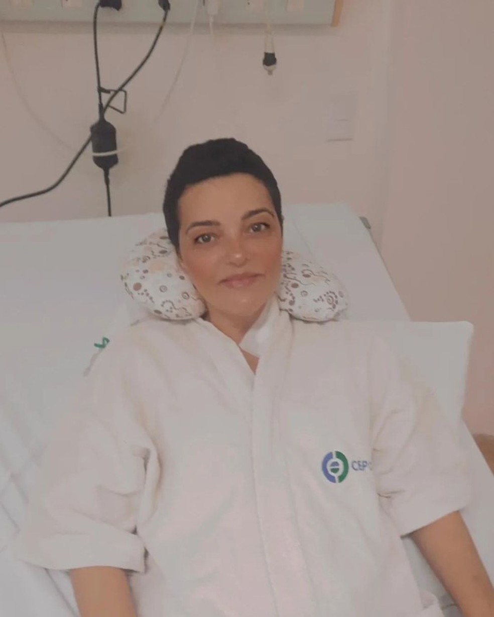 Janaína de Oliveira durante tratamento contra o câncer — Foto: Reprodução/Redes sociais