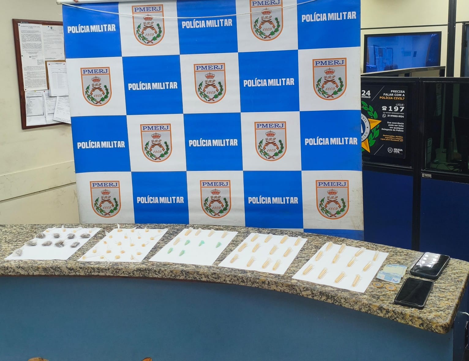 Jovem é preso e adolescente apreendido após troca de tiros com a PM em Barra Mansa