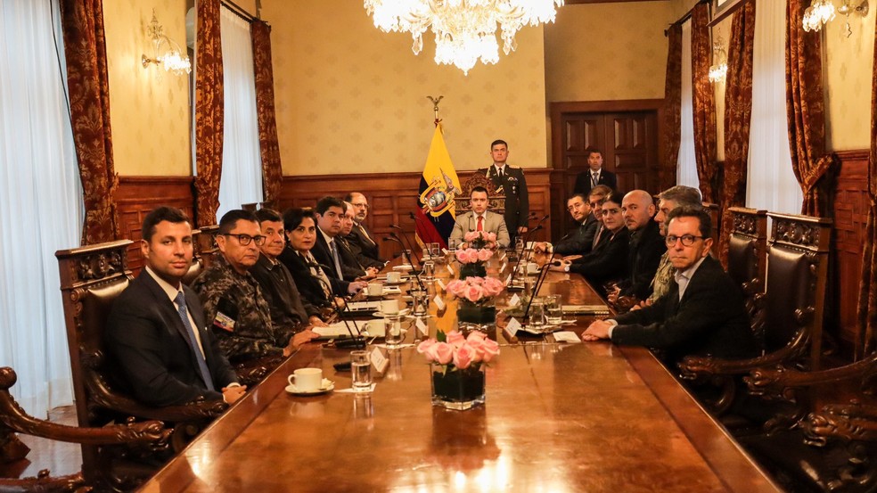 Presidente do Equador, Daniel Noboa, reunido com o Conselho de Segurança Pública e de Estado, em 9 de janeiro de 2024 — Foto: Reprodução/X