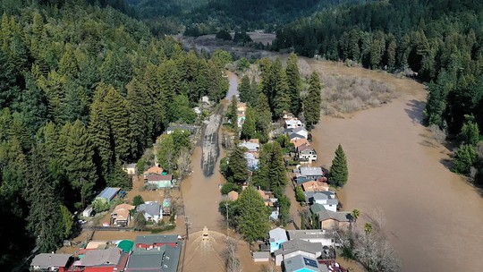 Como as megaenchentes da Califórnia começam no Japão -
Aviões caçadores de tempestades perseguem rios atmosféricos pelo céu, do Japão até os Estados Unidos, para revelar novos conhecimentos e manter a segurança frente aos fenômenos do clima.
